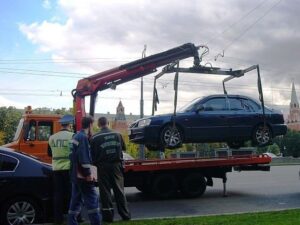 Эвакуация автомобиля в Москве на Моховой улице